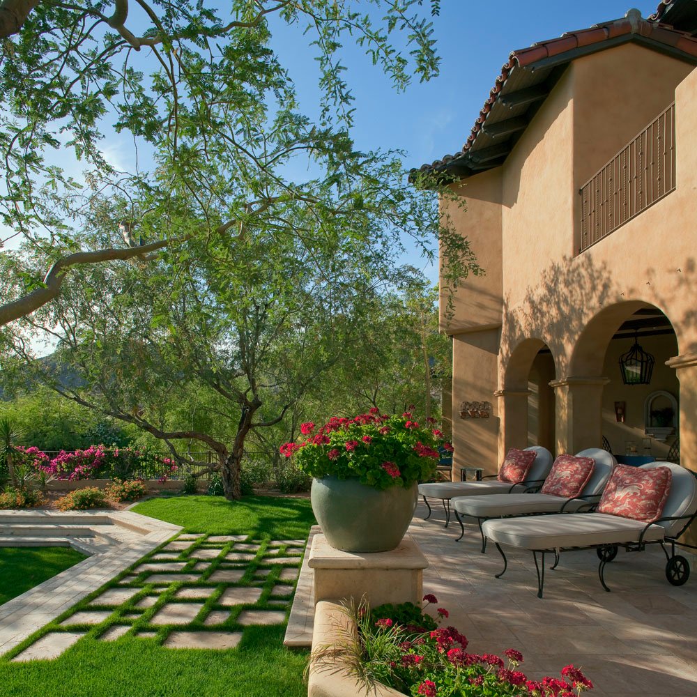 Biltmore Residence patio designed by Paul Lauren Designs, Phoenix, Arizona